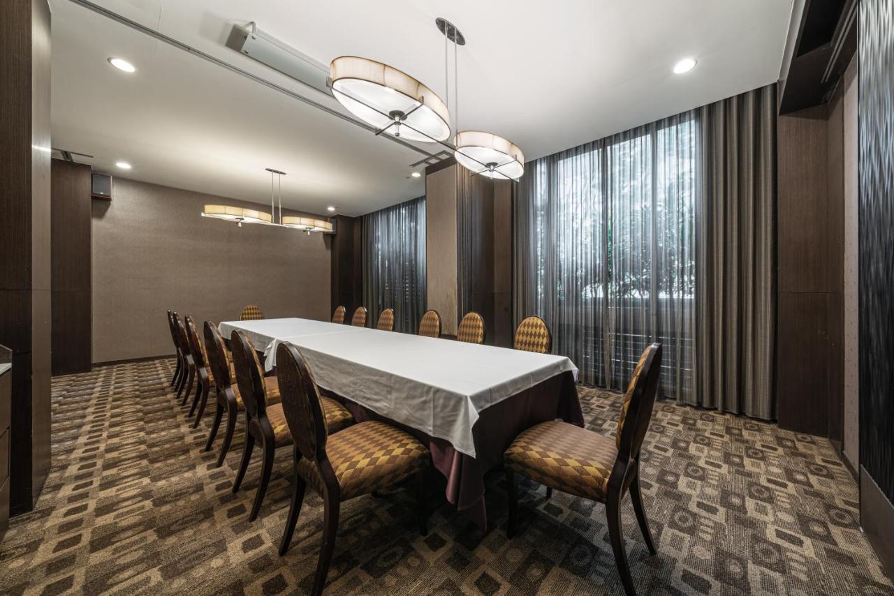 Taipung Suites Тайнань Экстерьер фото