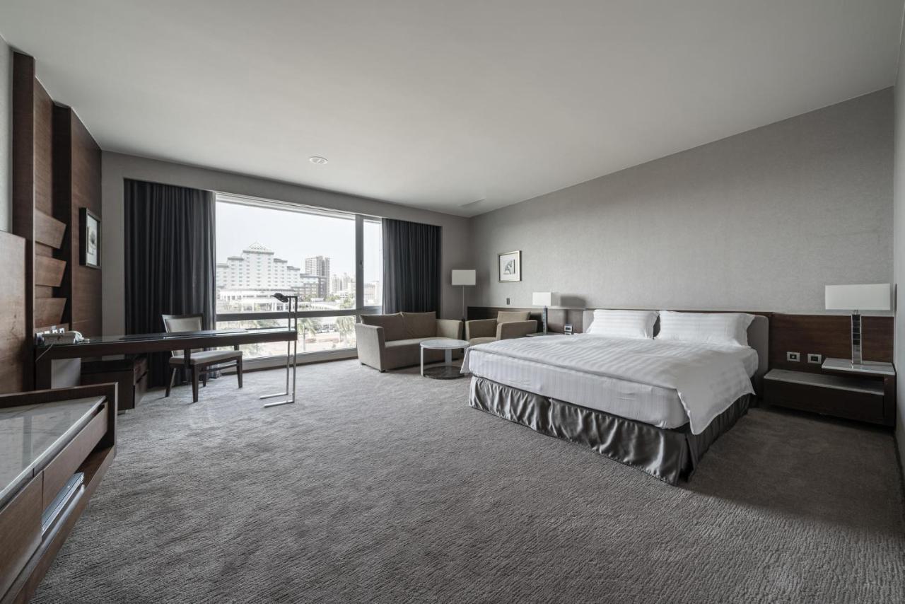 Taipung Suites Тайнань Экстерьер фото
