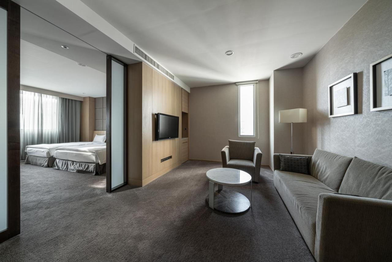 Taipung Suites Тайнань Экстерьер фото