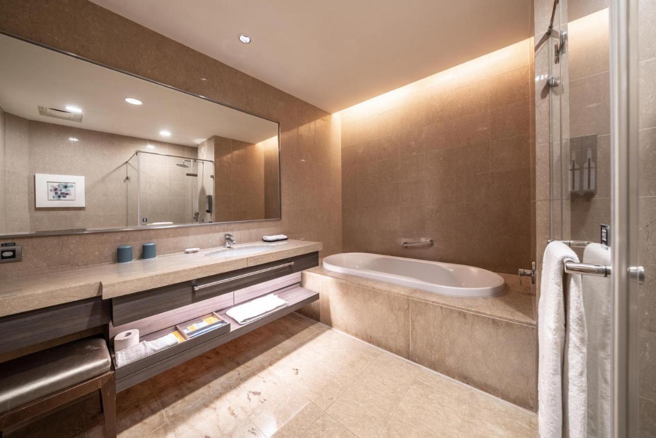 Taipung Suites Тайнань Экстерьер фото