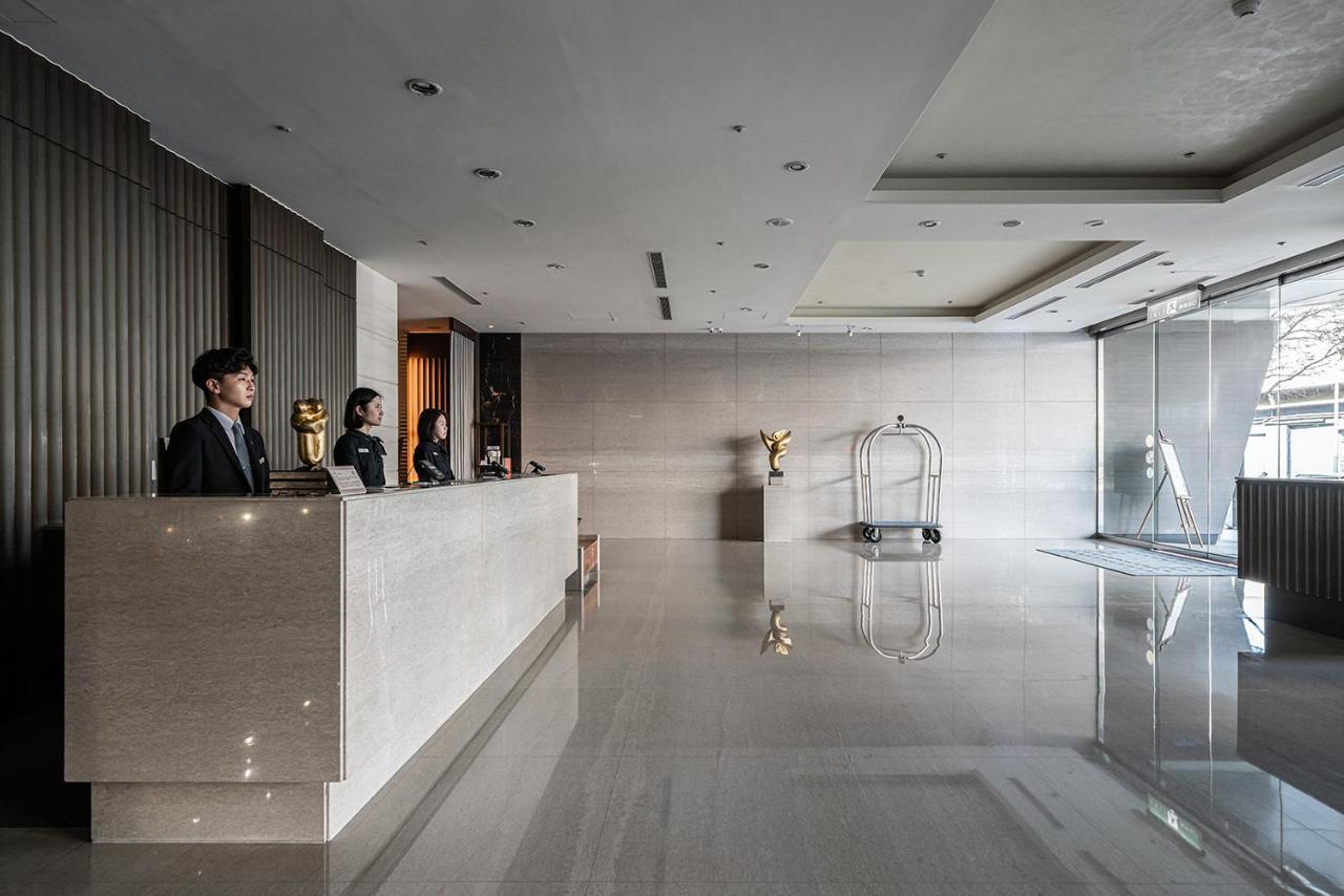 Taipung Suites Тайнань Экстерьер фото