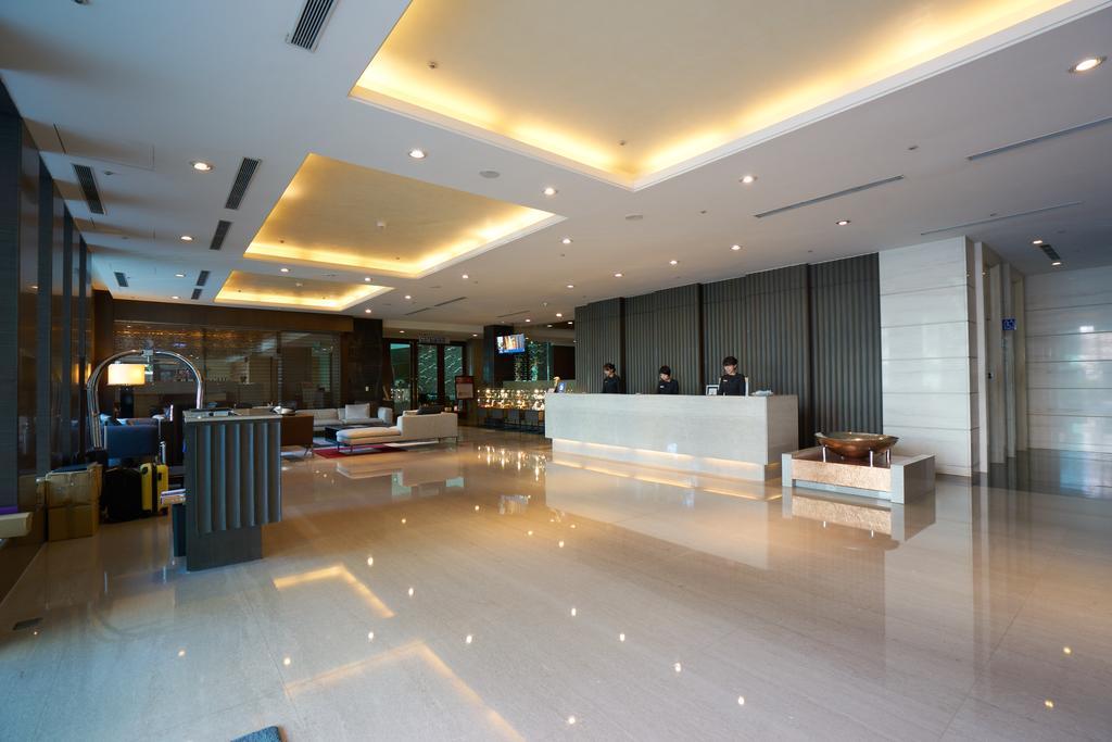 Taipung Suites Тайнань Экстерьер фото