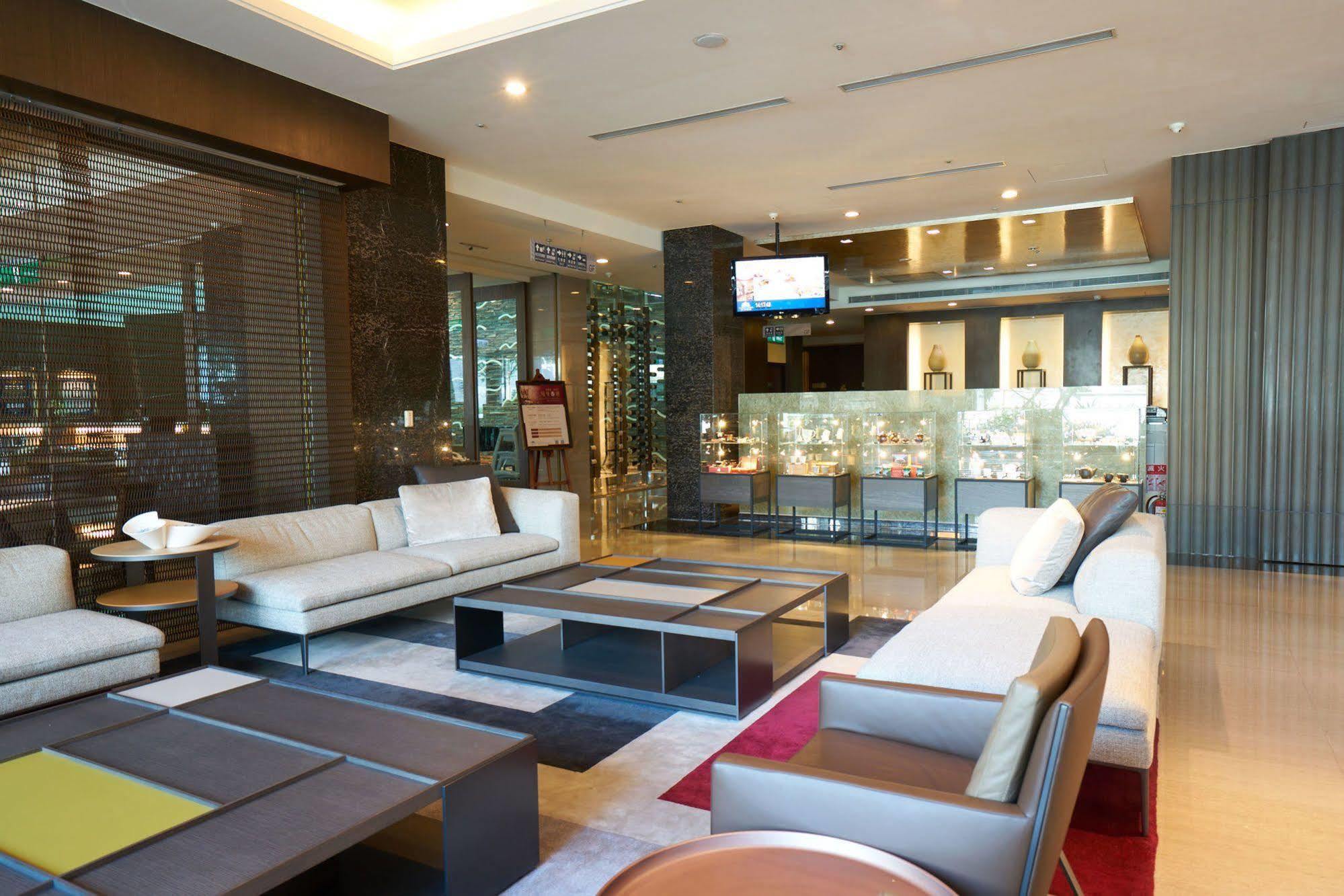 Taipung Suites Тайнань Экстерьер фото