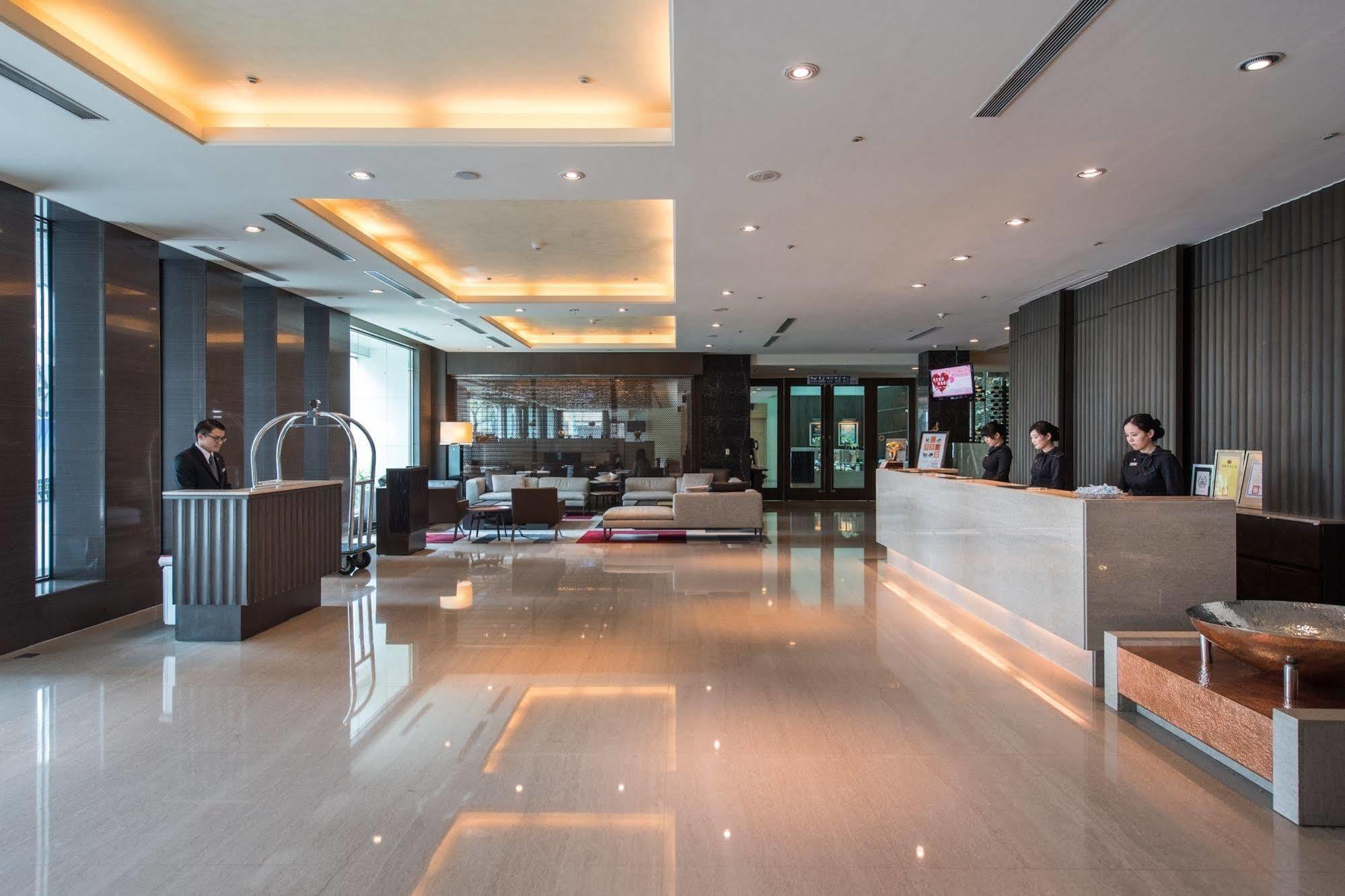 Taipung Suites Тайнань Экстерьер фото